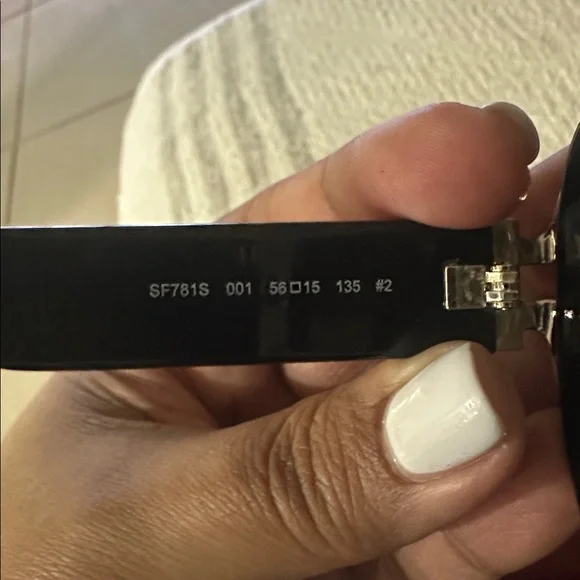 Salvatore Ferragamo Black Oversized Sunglasses - Picture 9 of 10